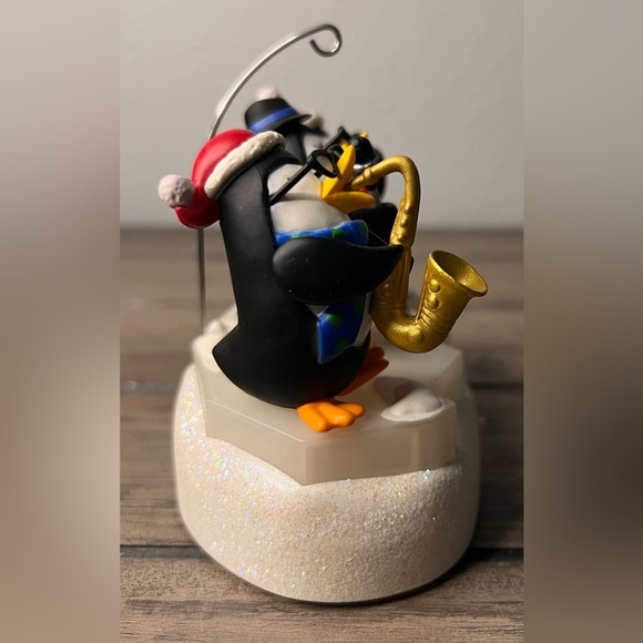 Hallmark Keepsake 2011 “Jingle Bell Blues” Christmas Ornament Magic Collection - Picture 7 of 10